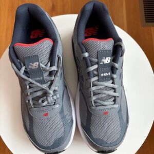 7.5 Women's New Balance 1540v3 athletic shoes 7.5N